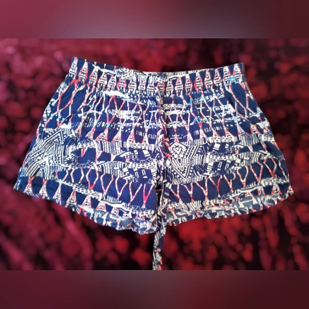 Flowy pattern shorts - Picture 2 of 3